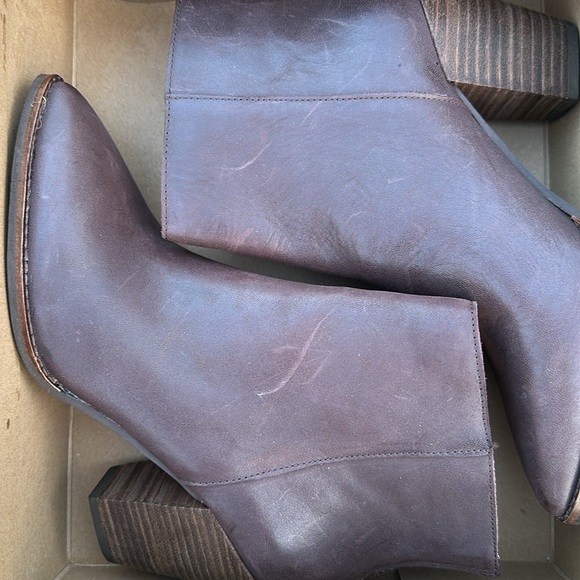 Lucky brown boots - Picture 2 of 4